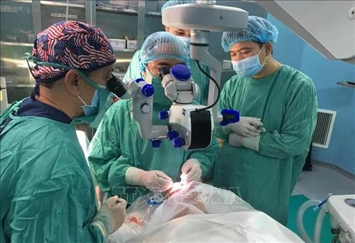 Hành trình ghép giác mạc đến từ những người bạn Mỹ