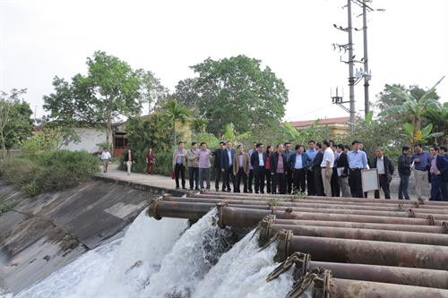 Mê Linh thiếu nước sản xuất do mực nước sông Hồng xuống thấp