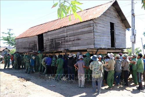 Quân dân chung sức xây dựng nông thôn mới ở Gia Lai