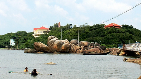 Hòn Đá Bạc - Điểm đến thú vị ở Cà Mau