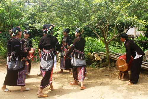 Các làn điệu dân ca, dân vũ độc đáo của người Lự