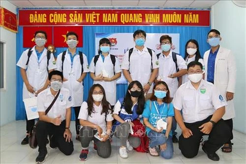 Sinh viên ngành Y “xung trận” chống dịch COVID-19