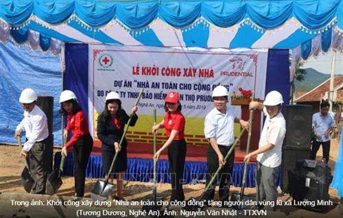 Xây dựng nhà an toàn, hỗ trợ người dân vùng lũ ổn định cuộc sống ở bản Xốp Mạt