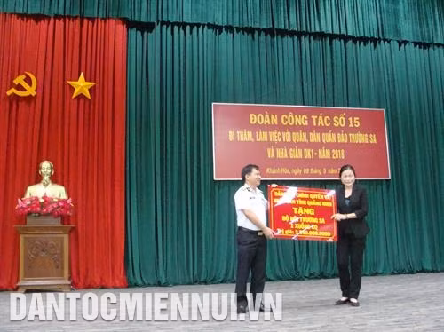 Đoàn công tác số 15 thăm, làm việc tại quần đảo Trường Sa và Nhà giàn DK1