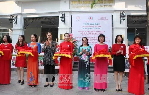 Triển lãm ảnh “Chữ thập đỏ - Vì mọi người, ở mọi nơi”