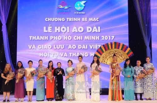 Hơn 70.000 người tham gia lễ hội Áo dài Thành phố Hồ Chí Minh lần 4 năm 2017