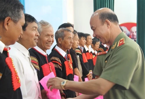 Những người con tiêu biểu của buôn làng