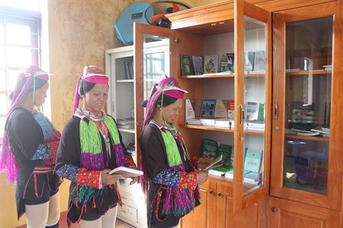 Xây dựng Tủ sách pháp luật tại xã đặc biệt khó khăn