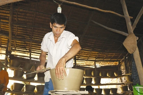 Nghề làm nồi đất ở ấp Đầu Voi