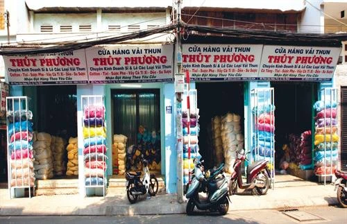 Làng dệt “giữa phố“