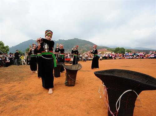 Say đắm những vũ điệu của người Khơ Mú