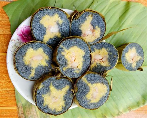 Bánh chưng đen - linh hồn ẩm thực ngày Tết của đồng bào Tày