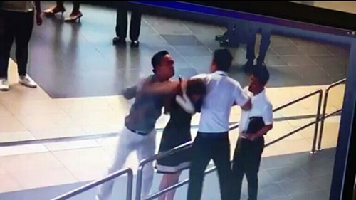 Vietnam Airlines lên tiếng việc nhân viên bị hành khách hành hung