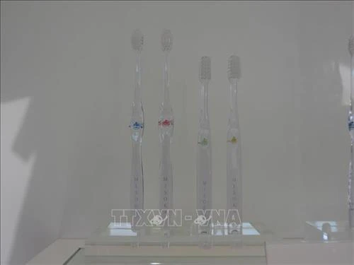 Độc đáo bàn chải không cần kem đánh răng của Nhật Bản 