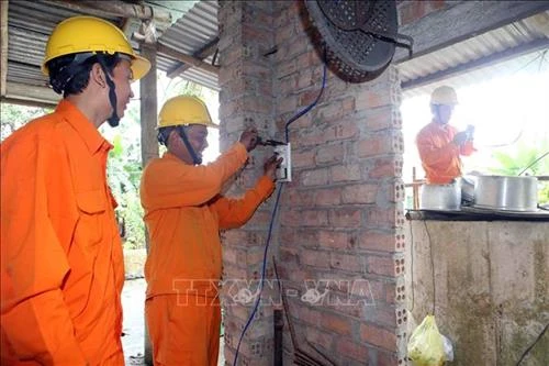 Điện lực Hòa Vang thắp sáng vùng đồng bào khó khăn