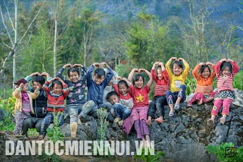 Khai mạc triển lãm ảnh nghệ thuật “Hoa Của Đá”