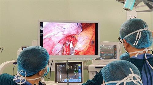Lần đầu tiên triển khai thành công kỹ thuật cắt thùy phổi nội soi một đường rạch