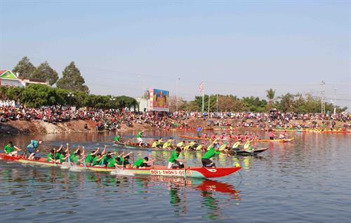 Đắk Lắk tổ chức Hội đua thuyền nam truyền thống đầu Xuân Kỷ Hợi 2019