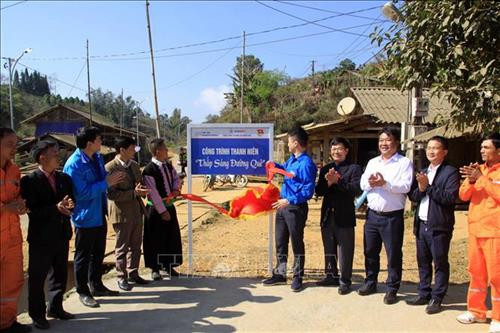 Sơn La thắp sáng đường quê vùng cao biên giới