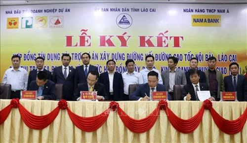 Ký hợp đồng tín dụng dự án đường nối Nội Bài – Lào Cai lên Sa Pa