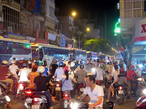 Dừng thu phí, mở cổng để phương tiện lưu thông khi trạm thu phí ùn tắc trên 1km