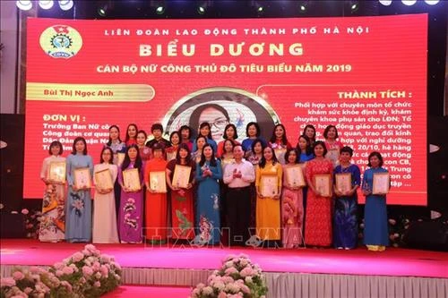 Kỷ niệm 65 năm Ngày Giải phóng Thủ đô: Biểu dương cán bộ nữ công Thủ đô tiêu biểu