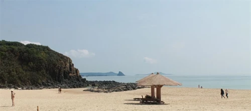 Những bãi biển tuyệt đẹp ở xứ "Hoa vàng trên cỏ xanh"