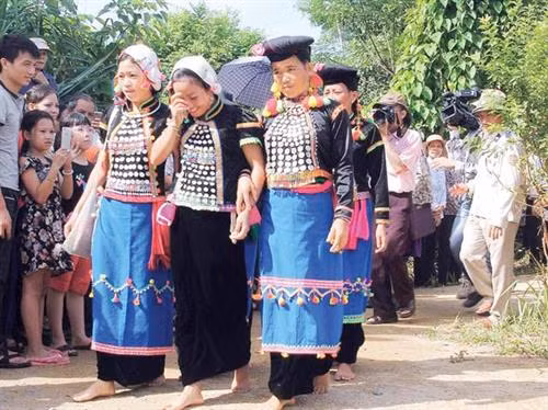 Chiếc khăn – nét văn hóa độc đáo của phụ nữ Si La ở Lai Châu