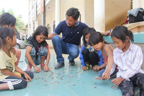 Tình nguyện “gieo chữ” nơi vùng khó