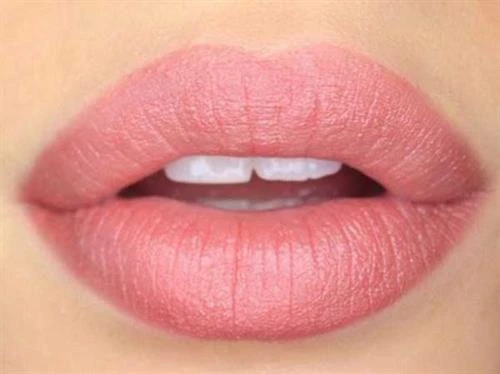 Nhìn màu sắc đôi môi dự đoán bệnh đang mắc