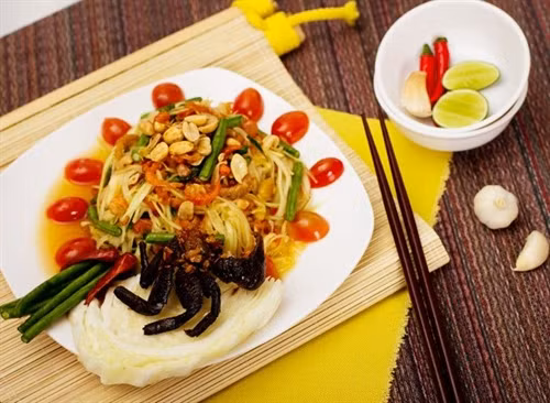 Cá lóc nướng trui và gỏi ba khía nức lòng du khách khi đến Cà Mau