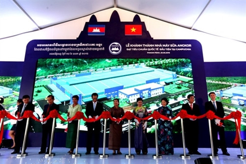 Vinamilk khánh thành nhà máy sữa đầu tiên tại Campuchia