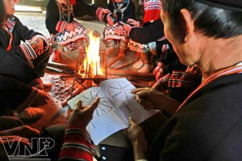 Lễ Đặt tên - nét văn hóa tín ngưỡng của người Dao Tiền ở Hòa Bình