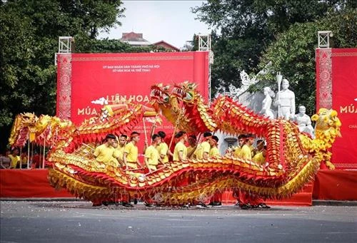 Kỷ niệm 65 năm Ngày Giải phóng Thủ đô: Không gian đi bộ hồ Hoàn Kiếm rộn ràng Liên hoan múa Rồng