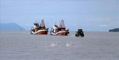 Hỗ trợ khắc phục sự cố trên biển đối với tàu cá và người lao động
