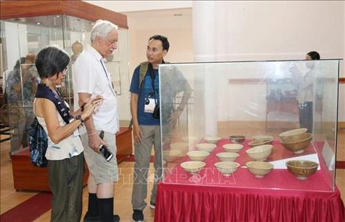Trưng bày chuyên đề “Gốm Chăm xưa và nay”