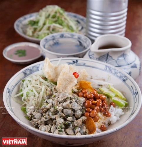 Hướng dẫn cách nấu món cơm hến xứ Huế giải nhiệt ngày Hè