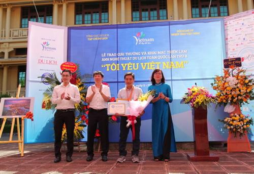 “Sắc màu của biển” giành giải Nhất cuộc thi ảnh nghệ thuật du lịch lần thứ 8
