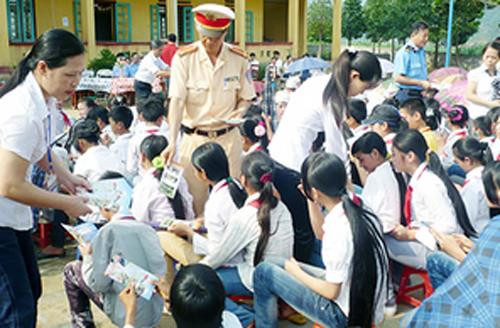 Đẩy mạnh tuyên truyền giáo dục pháp luật cho đồng bào dân tộc