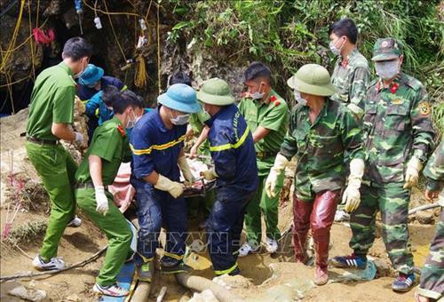 Đã tìm được thi thể nạn nhân mắc kẹt trong hang đá tại Lào Cai