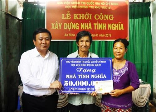  Xây dựng nhà tình nghĩa tặng gia đình Liệt sỹ tại Cần Thơ