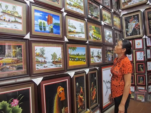 Giữ gìn và bảo tồn làng nghề thêu Văn Lâm