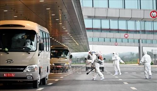 Bộ Y tế thông báo khẩn về 7 chuyến bay có hành khách mắc COVID-19