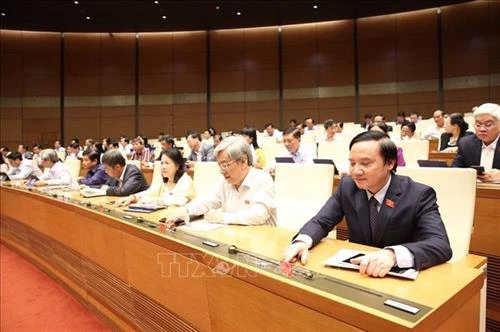 Thông qua Luật sửa đổi, bổ sung một số điều của Luật Tổ chức Chính phủ và Luật Tổ chức chính quyền địa phương