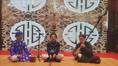 Ươm tình yêu ca trù cho lớp trẻ Hà Nội