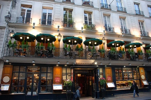 Lãng mạn cà phê hè phố ở Paris