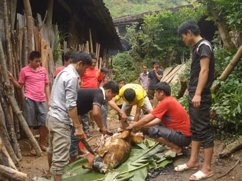 Độc đáo lễ cúng sức khỏe của người Lô Lô đen