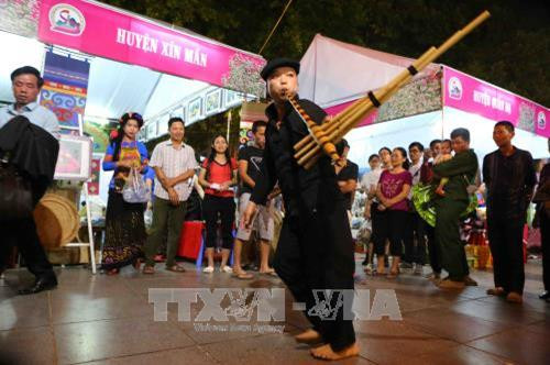 Tưng bừng không gian văn hóa, du lịch Hà Giang tại khu vực đi bộ hồ Hoàn Kiếm