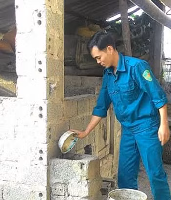 Bản đội trưởng dân quân gương mẫu