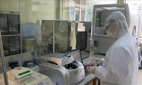 Sớm thực hiện liệu pháp sử dụng huyết tương trong điều trị COVID-19